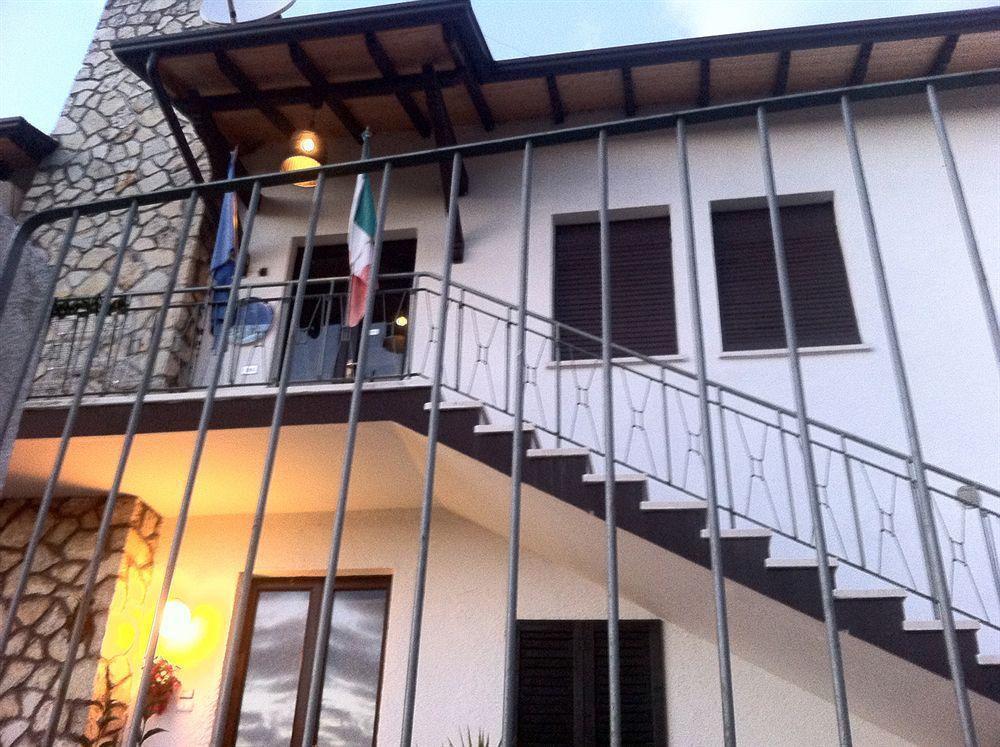 Guest House Villa De Ros Salò Exterior foto